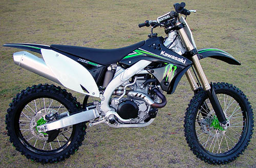 
 The 2009 Kawasaki KXF 450 F 
 Sporting the new FSR look 
