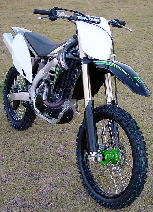 
 The 2009 Kawasaki KXF 450 F 
 Sporting the new FSR look 
