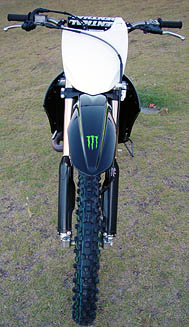 
 The 2009 Kawasaki KXF 450 F 
 Sporting the new FSR look 
 Front View 
